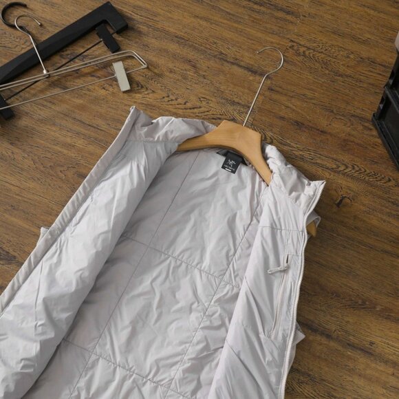 Arc'teryx - Grey and White Stand Collar Men's Vest M - Picture 5 of 5